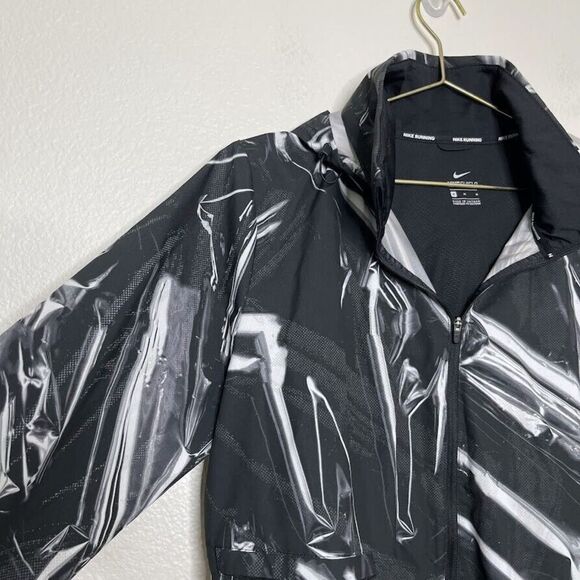 Nike SHIELD Jacket Medium Full-Zip Running Black Mesh Panel Hide Away Hooded - Picture 2 of 15